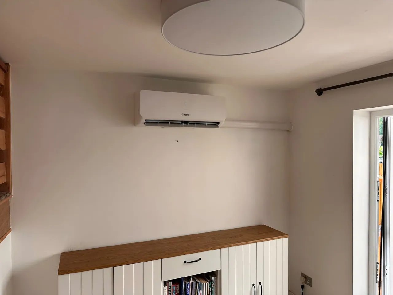 Bosch wall-mounted air conditioning in a neutral room